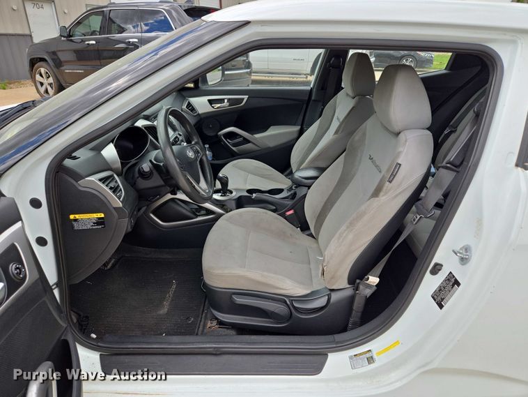 image for item EM7353 2013 Hyundai Velostar 