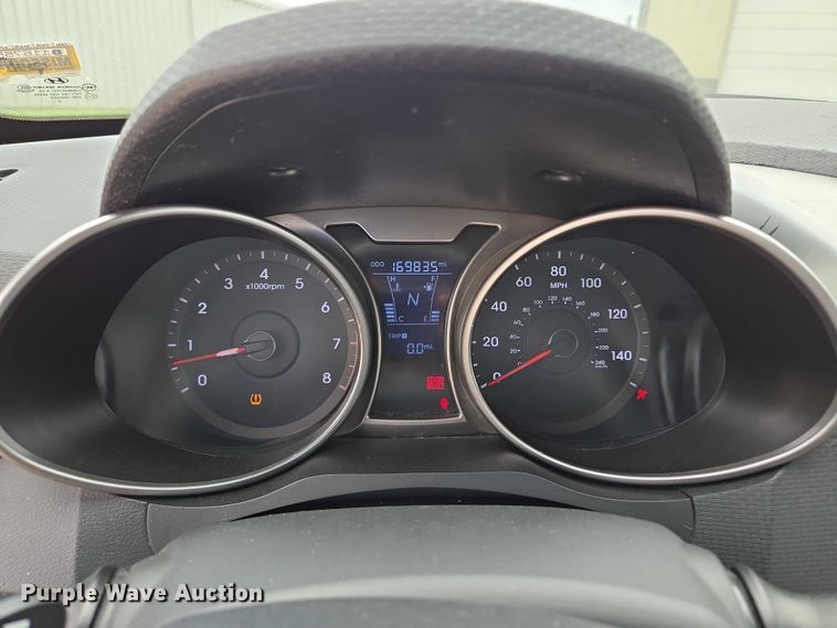 image for item EM7353 2013 Hyundai Velostar 