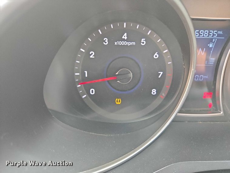 image for item EM7353 2013 Hyundai Velostar 