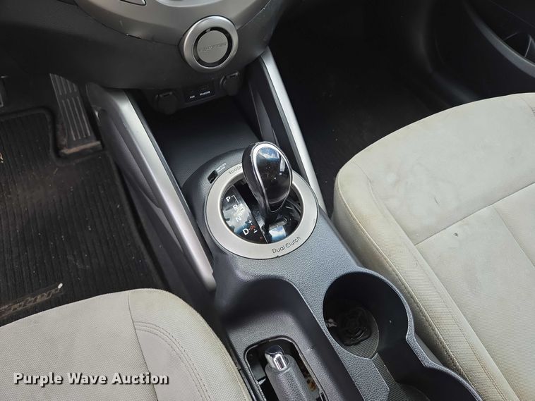 image for item EM7353 2013 Hyundai Velostar 