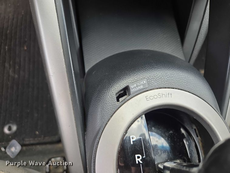 image for item EM7353 2013 Hyundai Velostar 