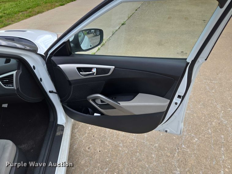 image for item EM7353 2013 Hyundai Velostar 