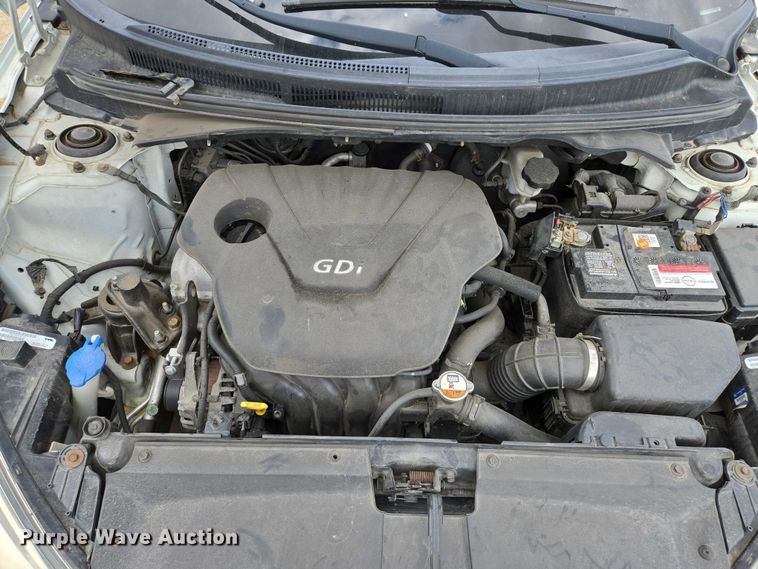 image for item EM7353 2013 Hyundai Velostar 