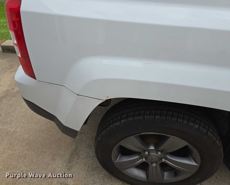 image for item EM7355 2015 Jeep Patriot SUV