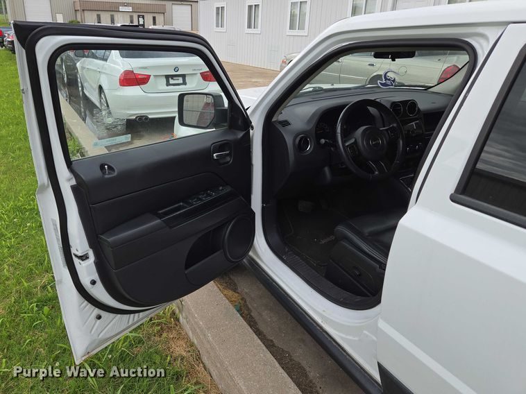 image for item EM7355 2015 Jeep Patriot SUV