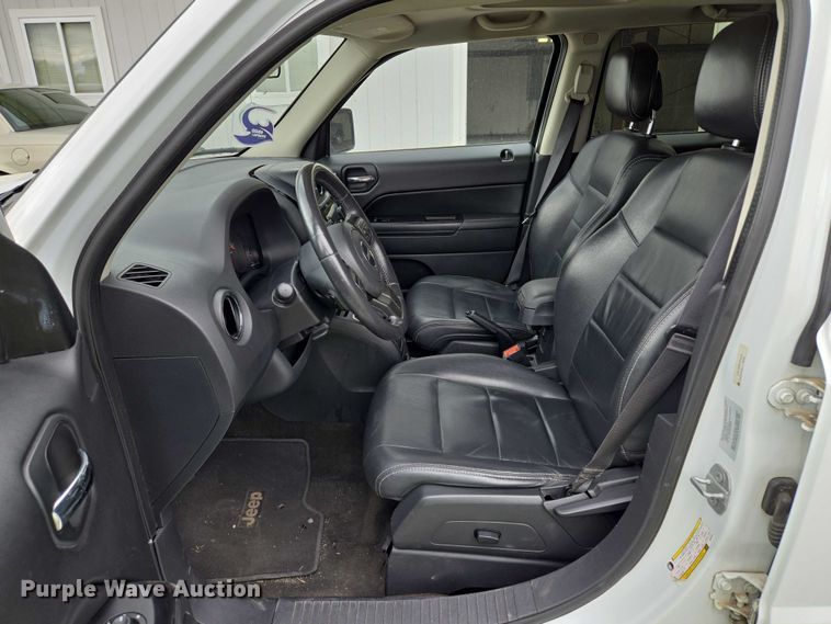 image for item EM7355 2015 Jeep Patriot SUV