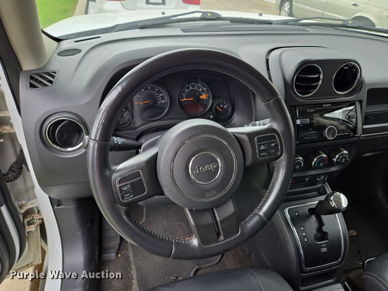 image for item EM7355 2015 Jeep Patriot SUV