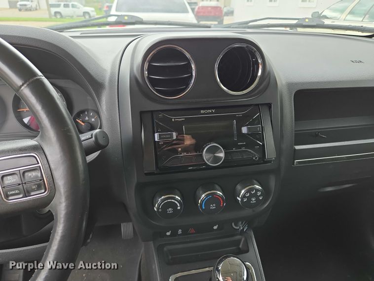 image for item EM7355 2015 Jeep Patriot SUV