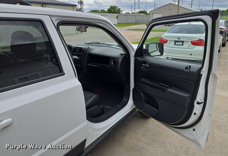 image for item EM7355 2015 Jeep Patriot SUV