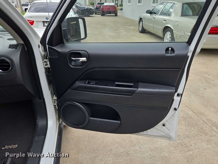 image for item EM7355 2015 Jeep Patriot SUV