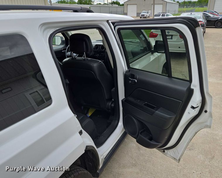 image for item EM7355 2015 Jeep Patriot SUV