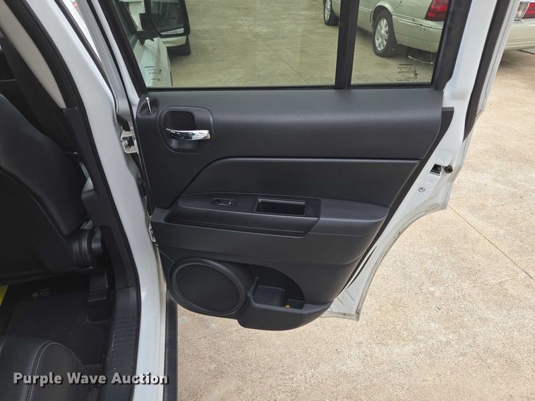 image for item EM7355 2015 Jeep Patriot SUV