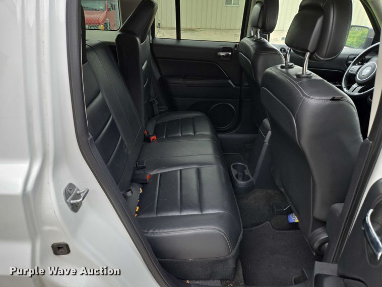 image for item EM7355 2015 Jeep Patriot SUV