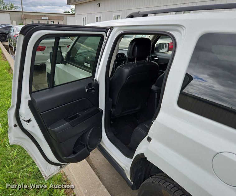 image for item EM7355 2015 Jeep Patriot SUV