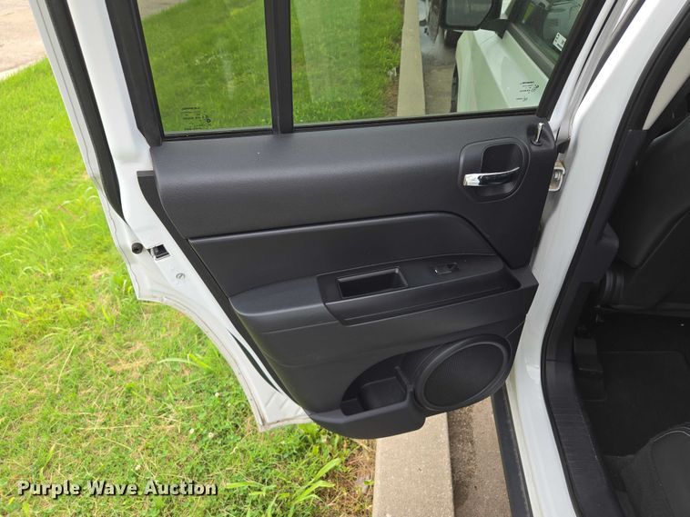 image for item EM7355 2015 Jeep Patriot SUV