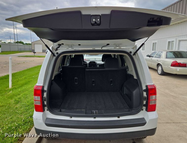 image for item EM7355 2015 Jeep Patriot SUV