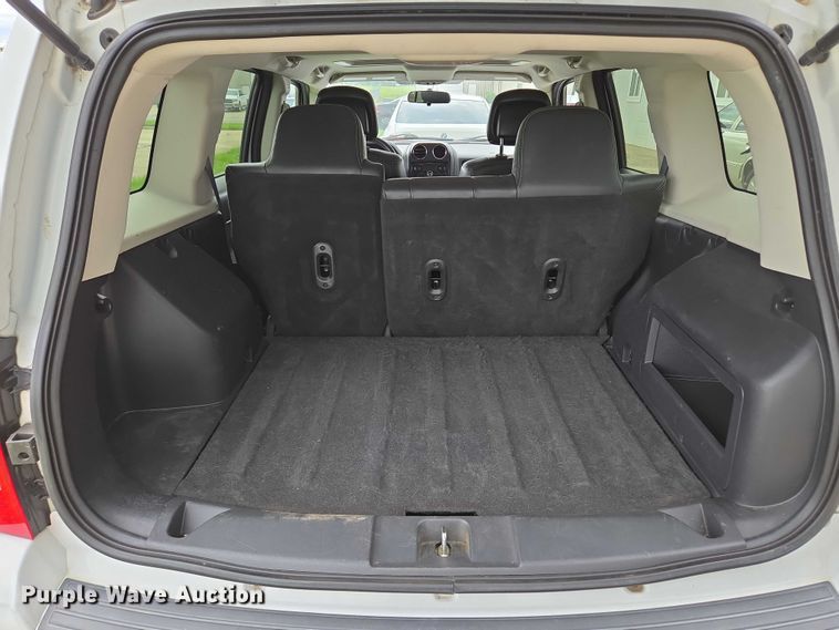 image for item EM7355 2015 Jeep Patriot SUV