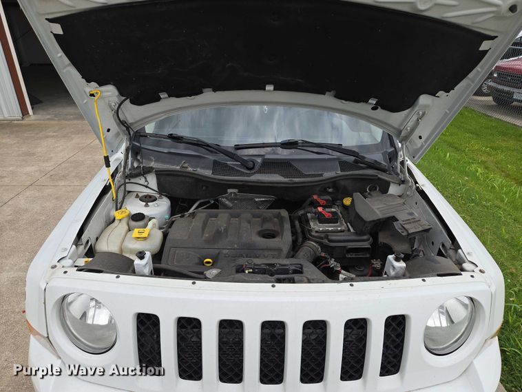 image for item EM7355 2015 Jeep Patriot SUV
