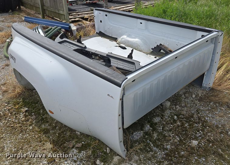 image for item EM7372 Pickup truck bed