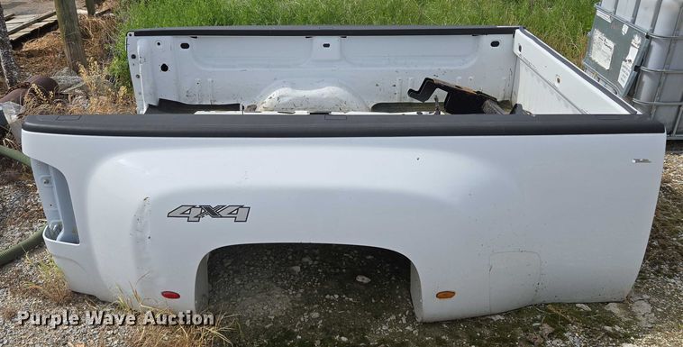 image for item EM7372 Pickup truck bed