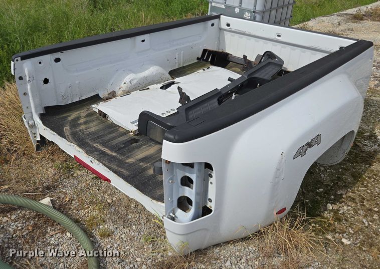 image for item EM7372 Pickup truck bed