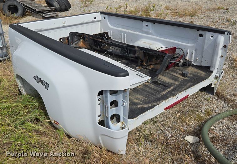 image for item EM7372 Pickup truck bed