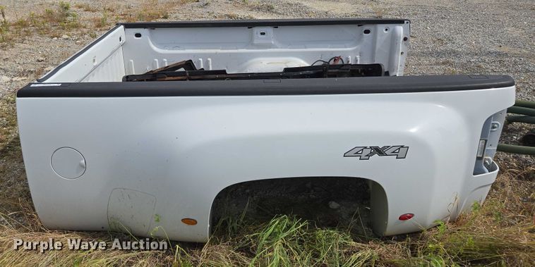 image for item EM7372 Pickup truck bed