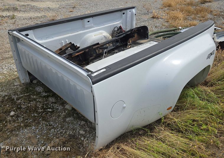image for item EM7372 Pickup truck bed