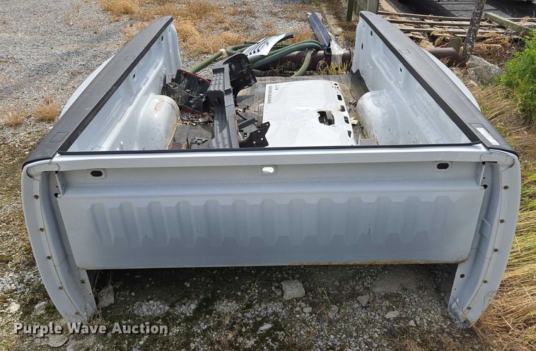 image for item EM7372 Pickup truck bed