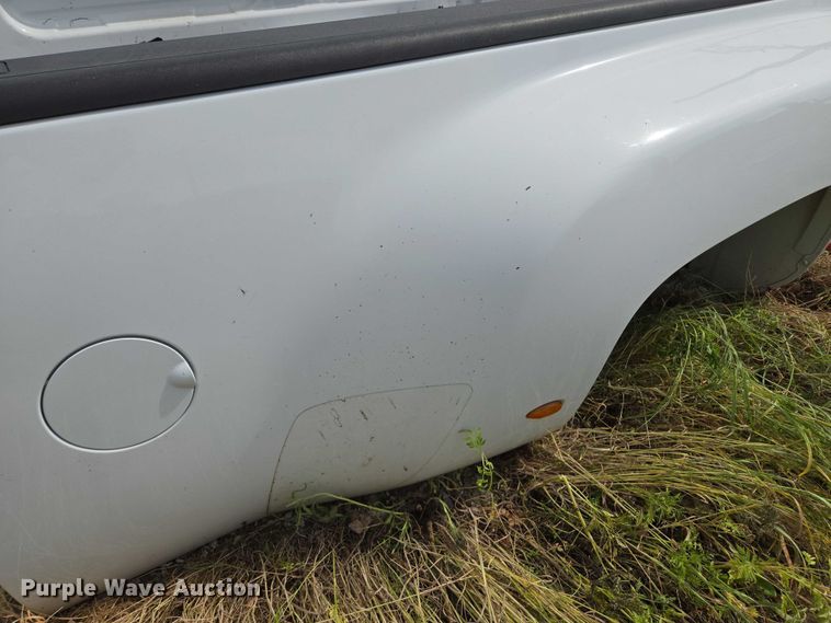 image for item EM7372 Pickup truck bed