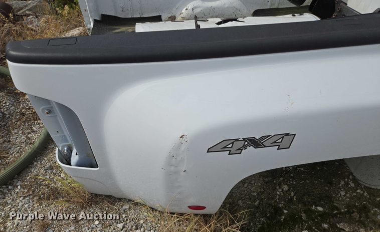 image for item EM7372 Pickup truck bed