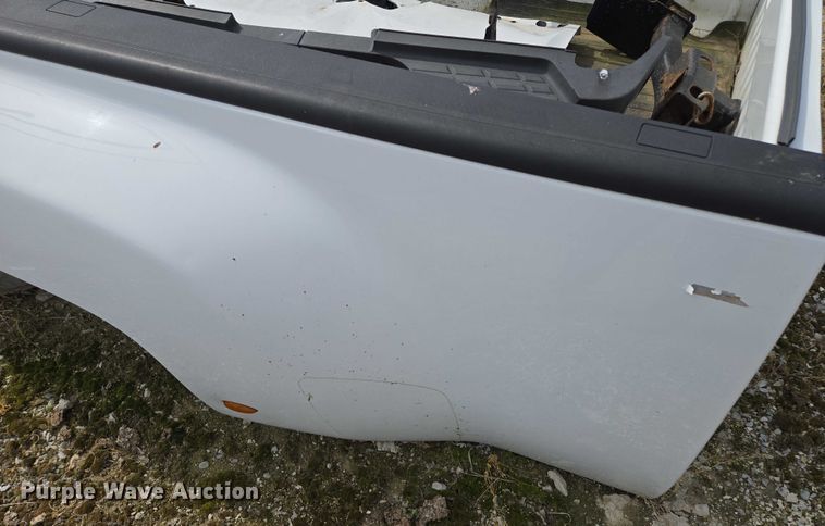 image for item EM7372 Pickup truck bed