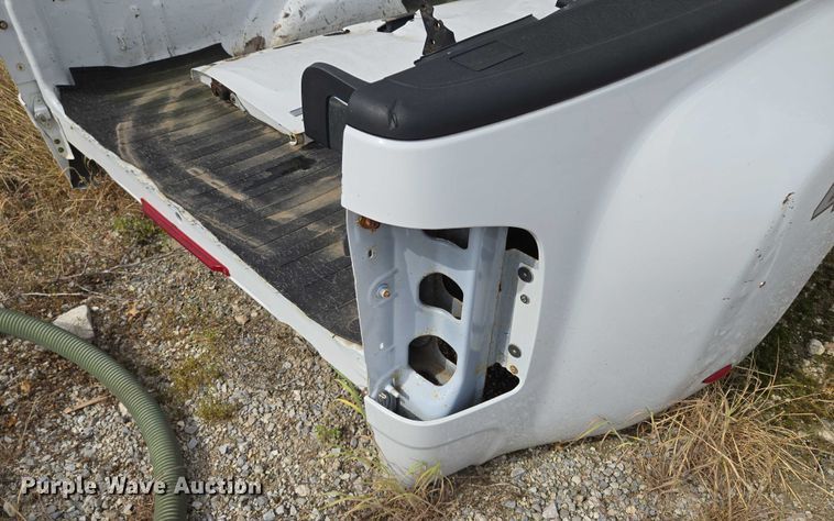 image for item EM7372 Pickup truck bed