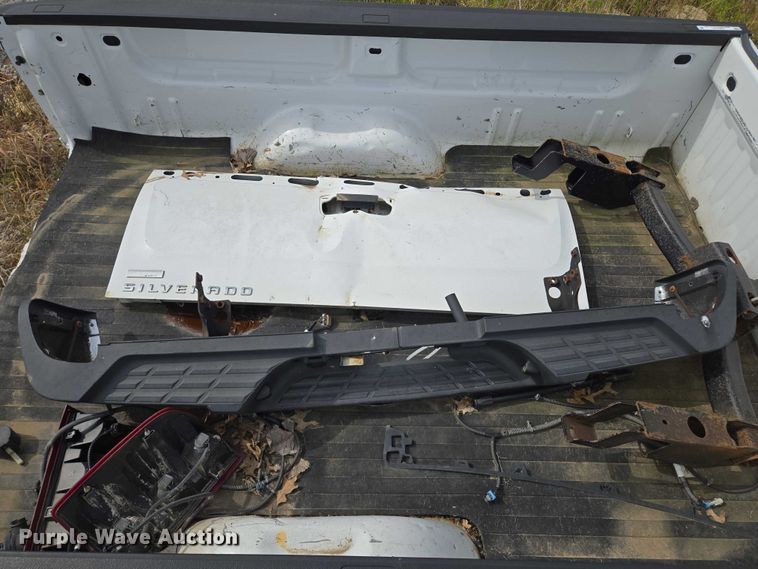 image for item EM7372 Pickup truck bed