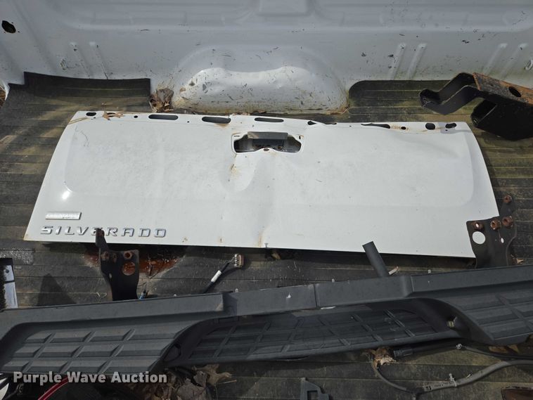 image for item EM7372 Pickup truck bed