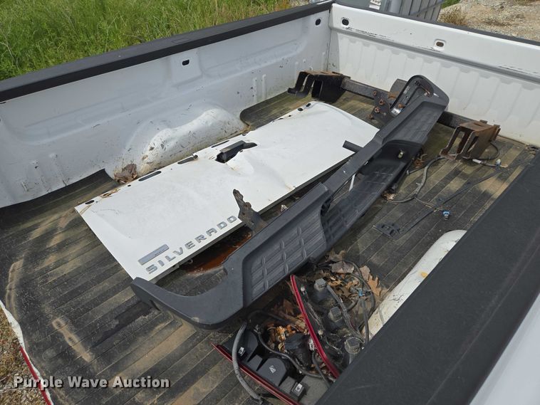 image for item EM7372 Pickup truck bed