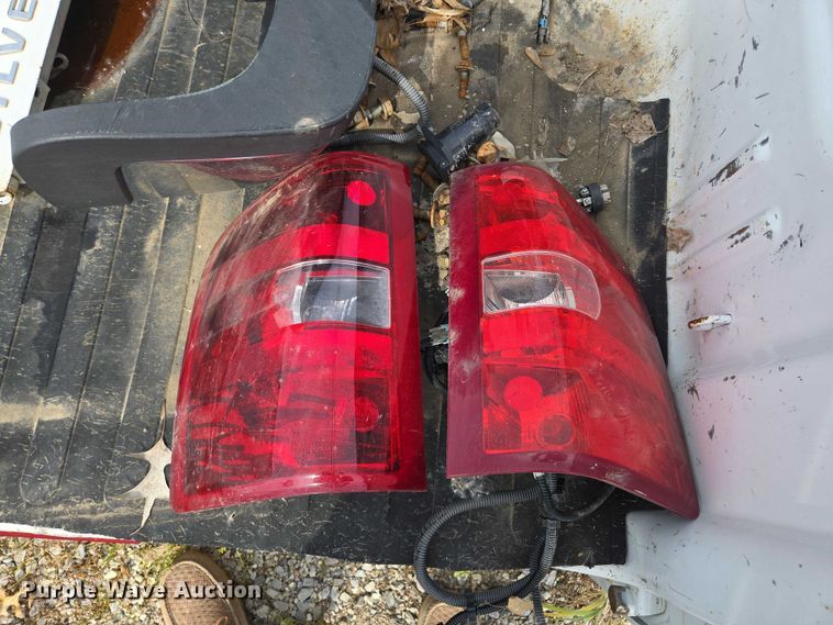 image for item EM7372 Pickup truck bed