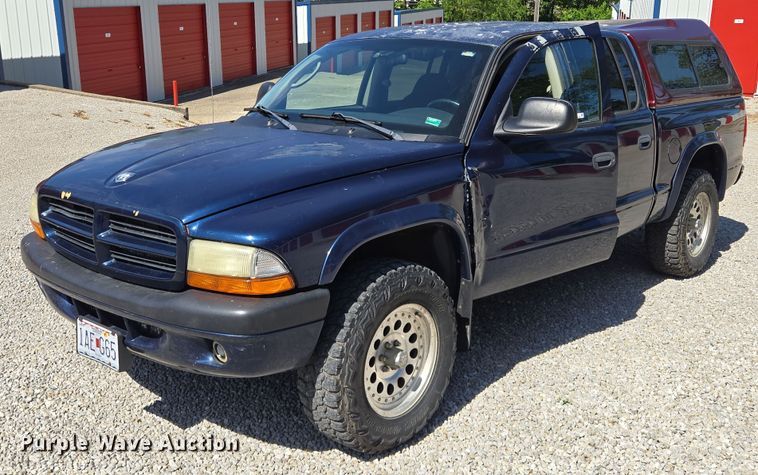 image for item EM7377 2003 Dodge Dakota Quad Cab pickup truck