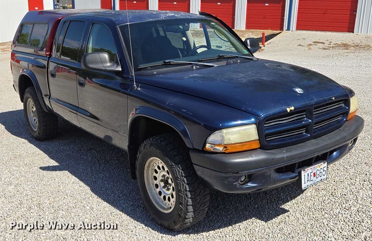 image for item EM7377 2003 Dodge Dakota Quad Cab pickup truck