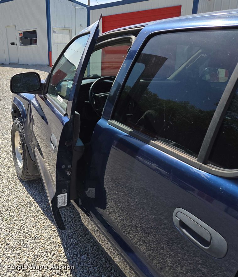 image for item EM7377 2003 Dodge Dakota Quad Cab pickup truck