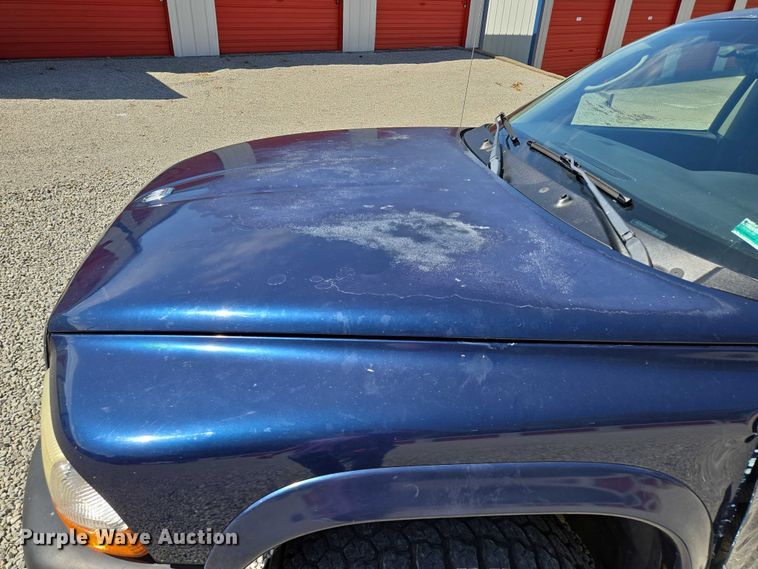 image for item EM7377 2003 Dodge Dakota Quad Cab pickup truck