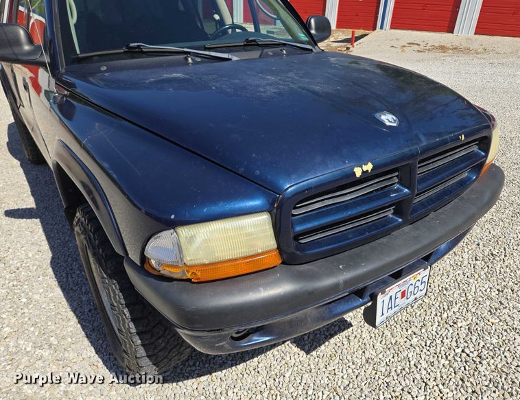 image for item EM7377 2003 Dodge Dakota Quad Cab pickup truck