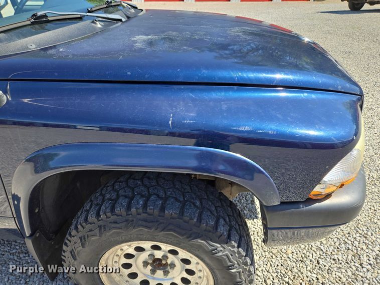 image for item EM7377 2003 Dodge Dakota Quad Cab pickup truck