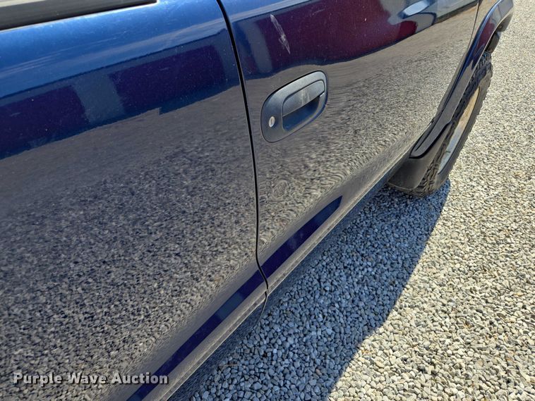 image for item EM7377 2003 Dodge Dakota Quad Cab pickup truck