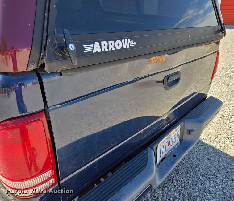 image for item EM7377 2003 Dodge Dakota Quad Cab pickup truck