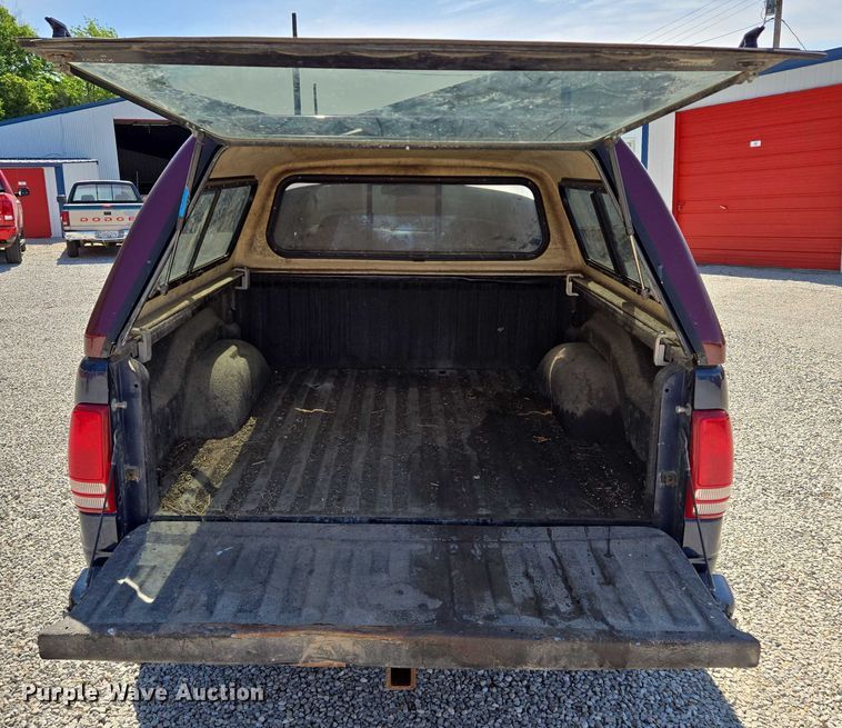 image for item EM7377 2003 Dodge Dakota Quad Cab pickup truck