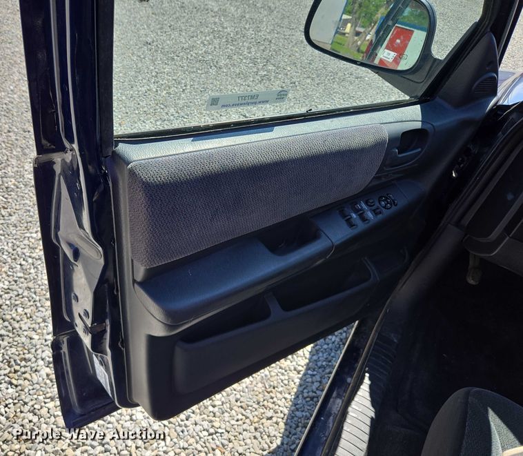 image for item EM7377 2003 Dodge Dakota Quad Cab pickup truck