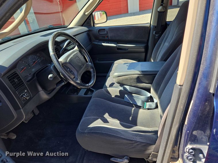 image for item EM7377 2003 Dodge Dakota Quad Cab pickup truck