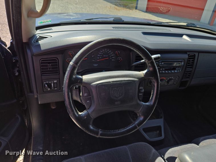 image for item EM7377 2003 Dodge Dakota Quad Cab pickup truck