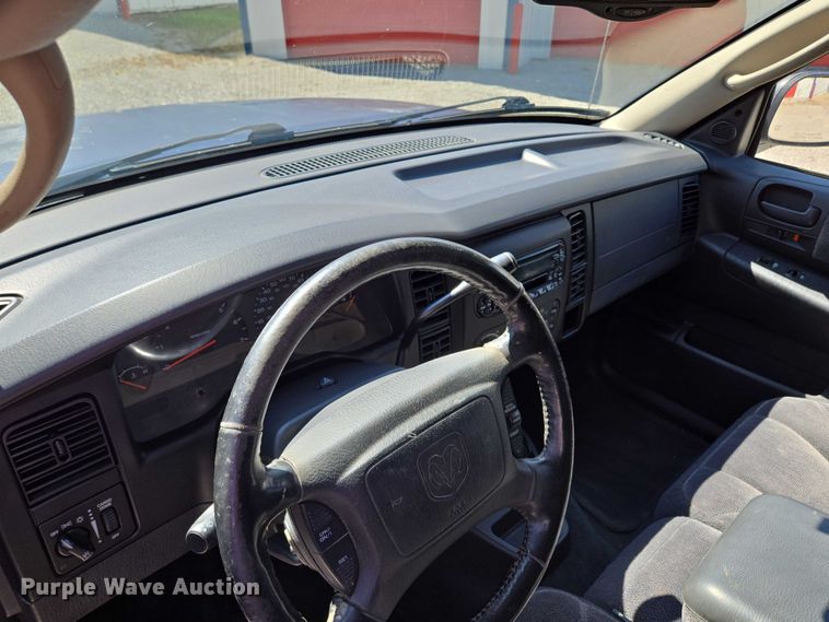 image for item EM7377 2003 Dodge Dakota Quad Cab pickup truck